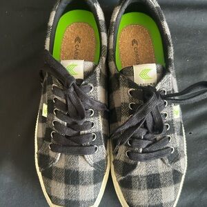 Cariuma Plaid Sneakers with Black Laces